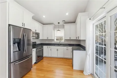 18 Anama Avenue East Providence RI 02916