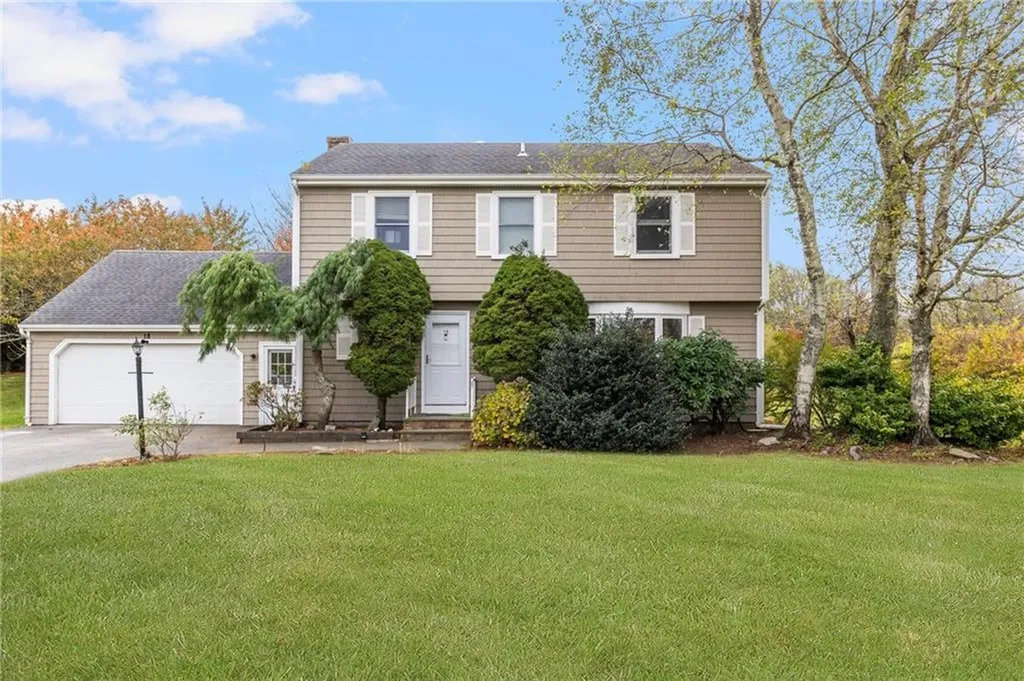18 Coggeshall Way Middletown RI 02842