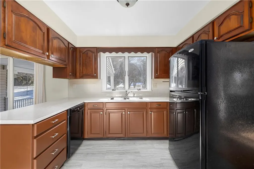 18 Coggeshall Way Middletown RI 02842