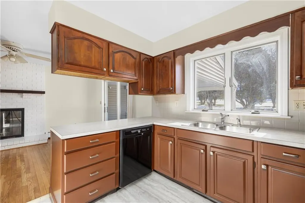 18 Coggeshall Way Middletown RI 02842