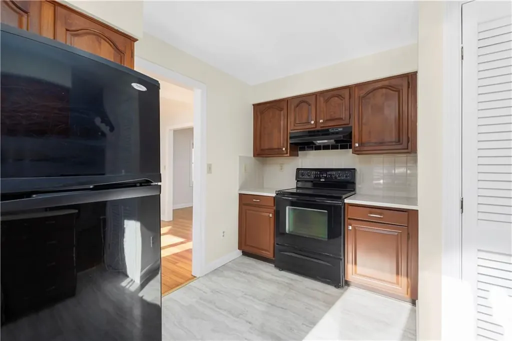 18 Coggeshall Way Middletown RI 02842