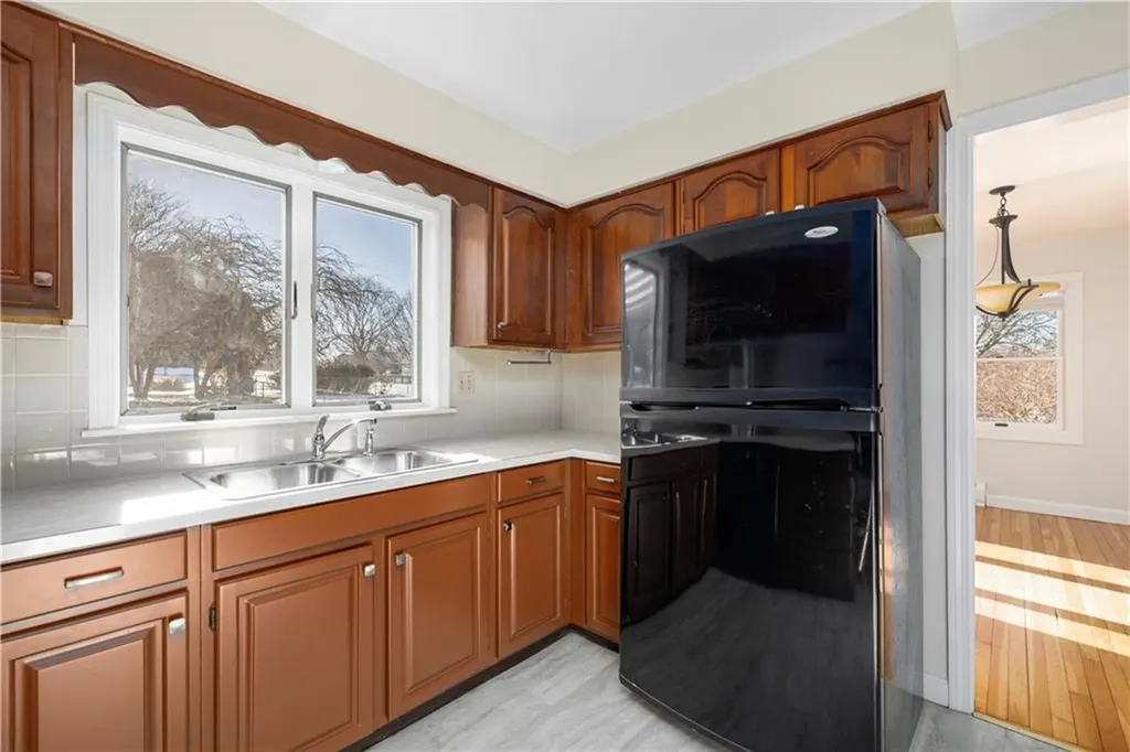 18 Coggeshall Way Middletown RI 02842