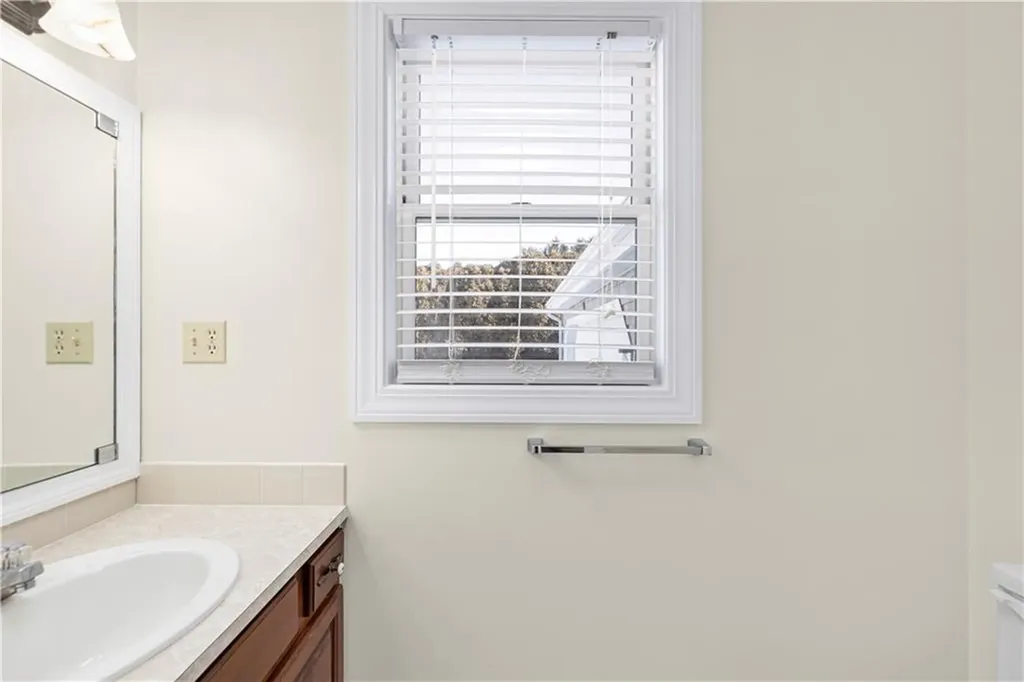 18 Coggeshall Way Middletown RI 02842