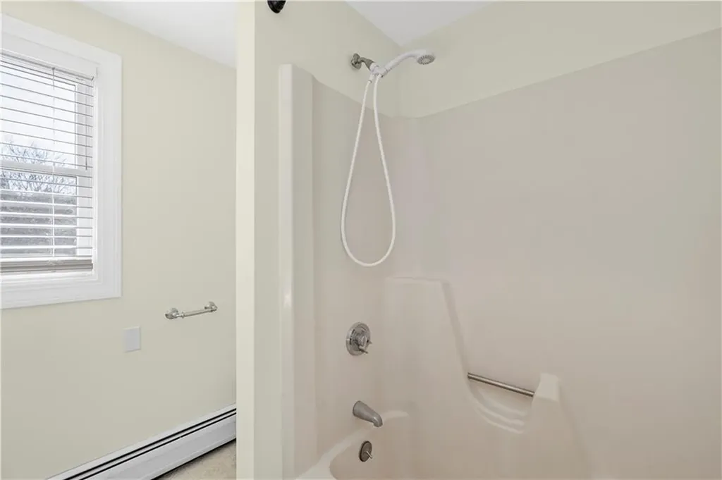 18 Coggeshall Way Middletown RI 02842