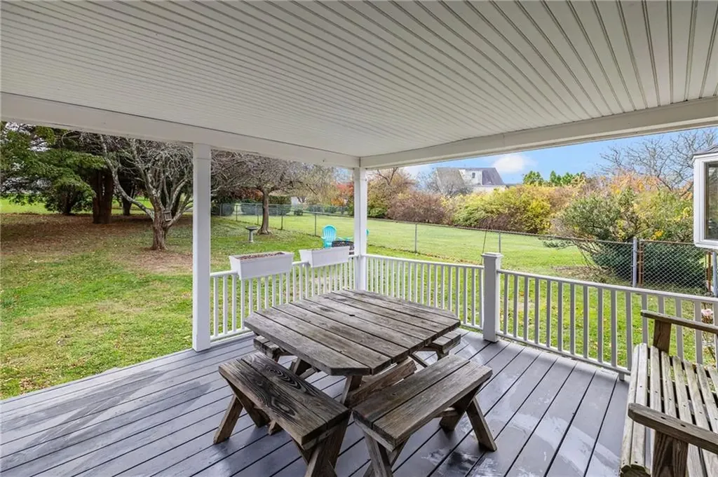 18 Coggeshall Way Middletown RI 02842