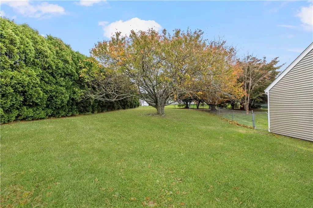 18 Coggeshall Way Middletown RI 02842