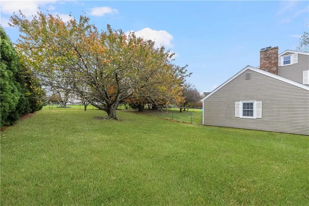 18 Coggeshall Way Middletown RI 02842