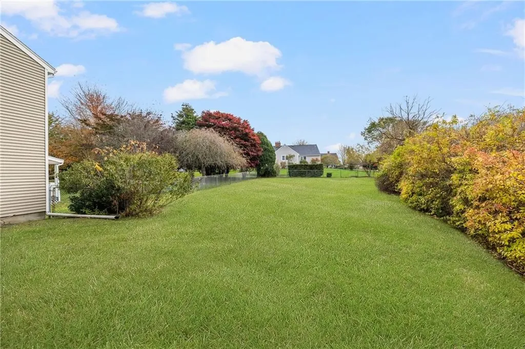 18 Coggeshall Way Middletown RI 02842