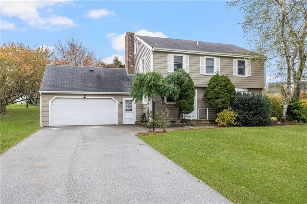 18 Coggeshall Way Middletown RI 02842