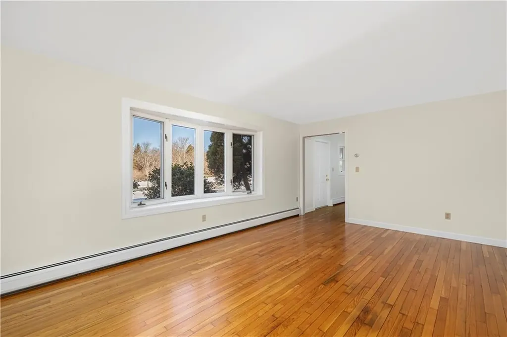 18 Coggeshall Way Middletown RI 02842