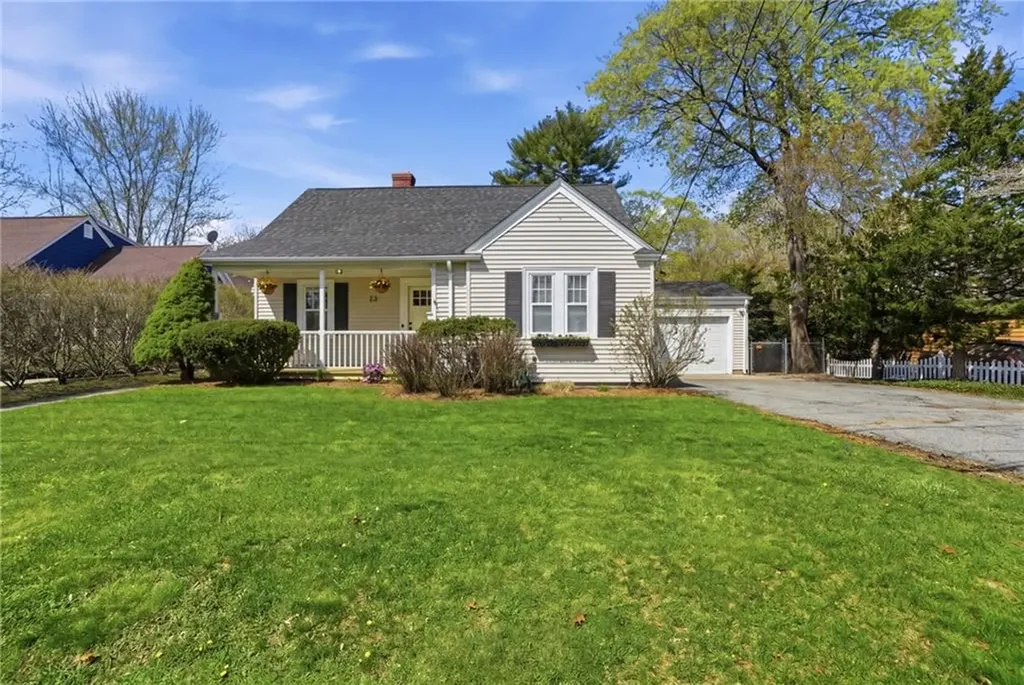 23 Richmond Avenue Barrington RI 02806