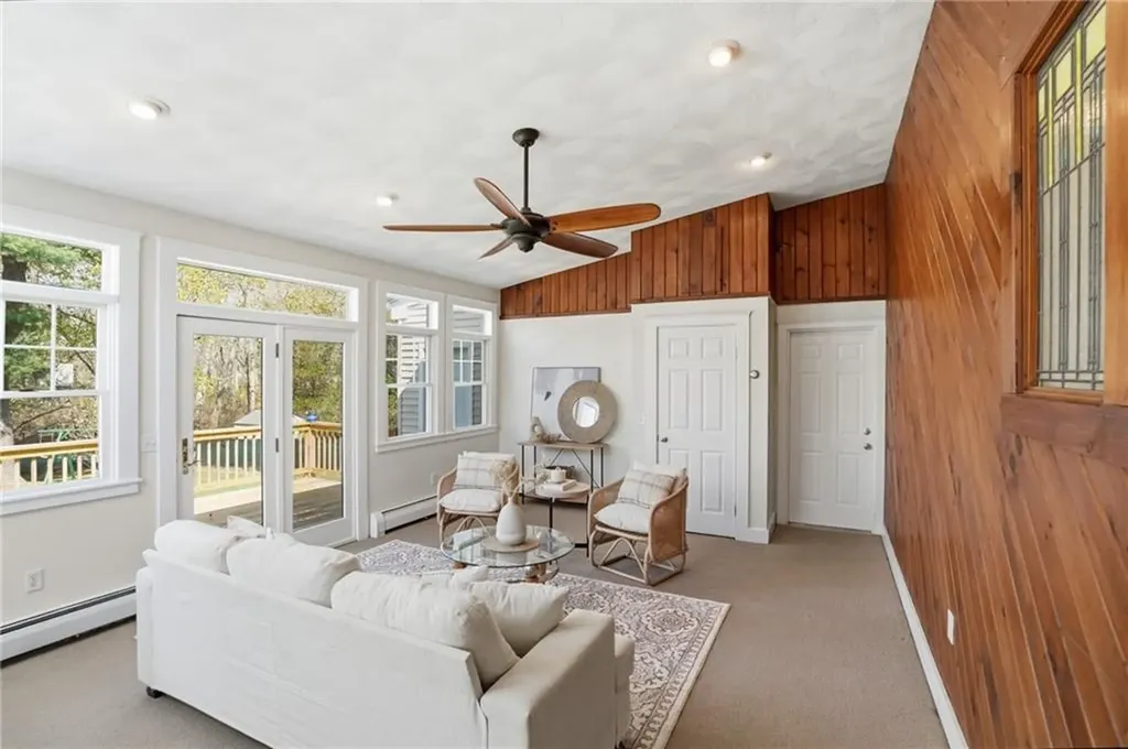 23 Richmond Avenue Barrington RI 02806
