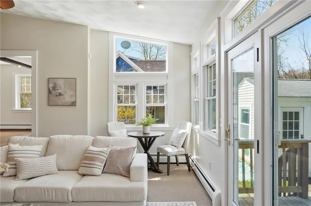 23 Richmond Avenue Barrington RI 02806