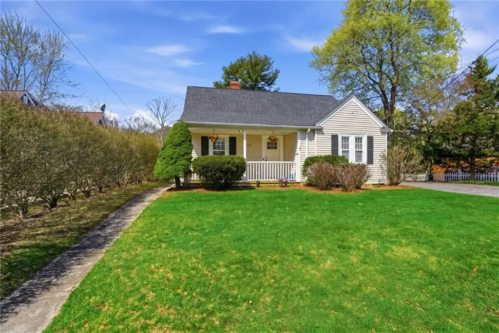 23 Richmond Avenue Barrington RI 02806