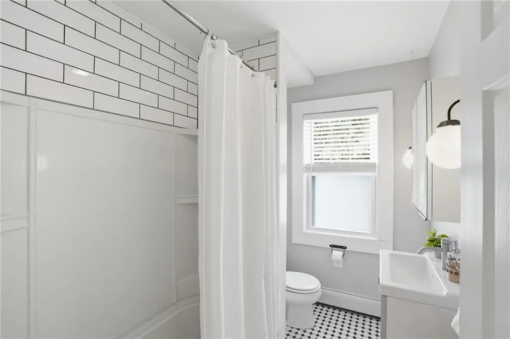 23 Richmond Avenue Barrington RI 02806