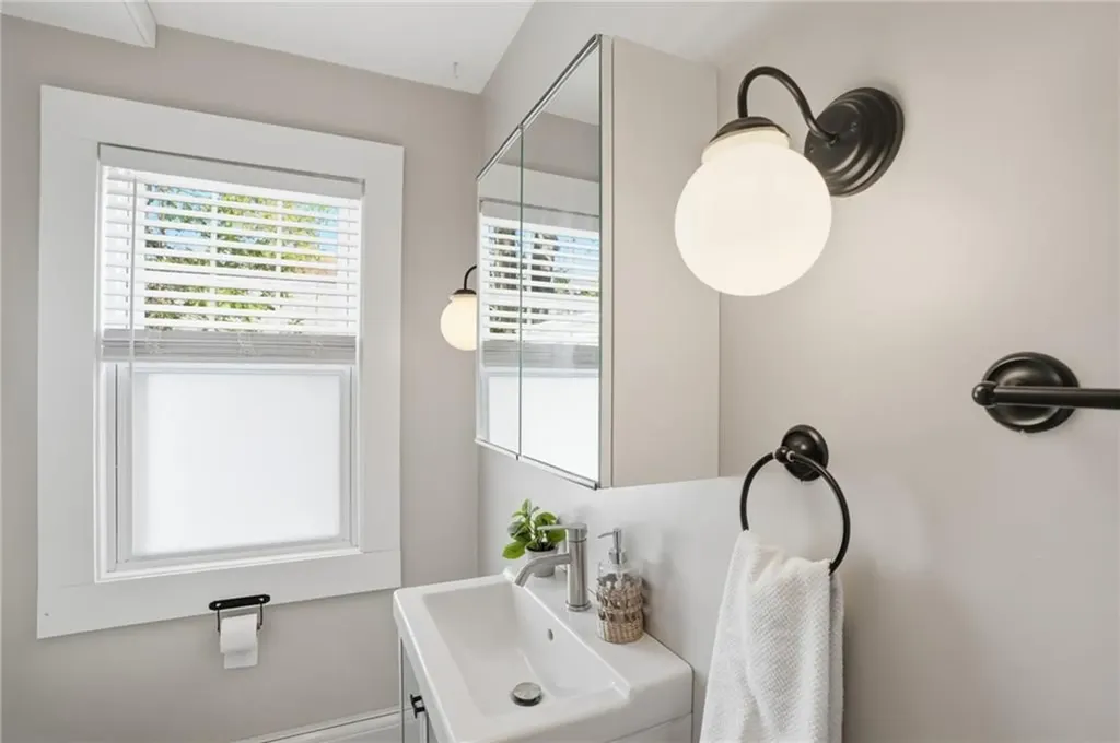 23 Richmond Avenue Barrington RI 02806