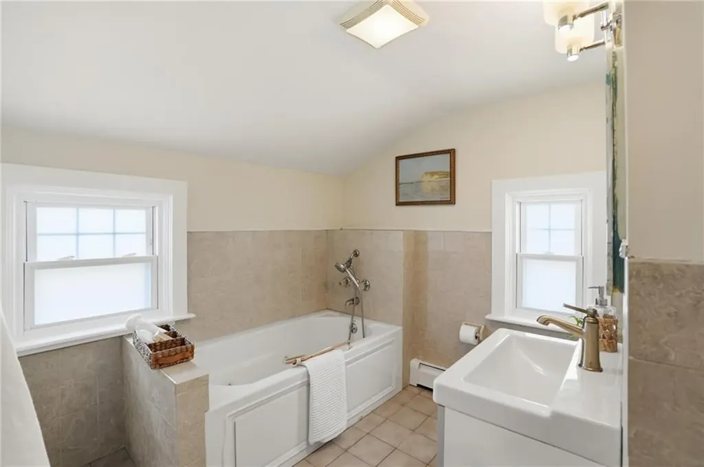 23 Richmond Avenue Barrington RI 02806