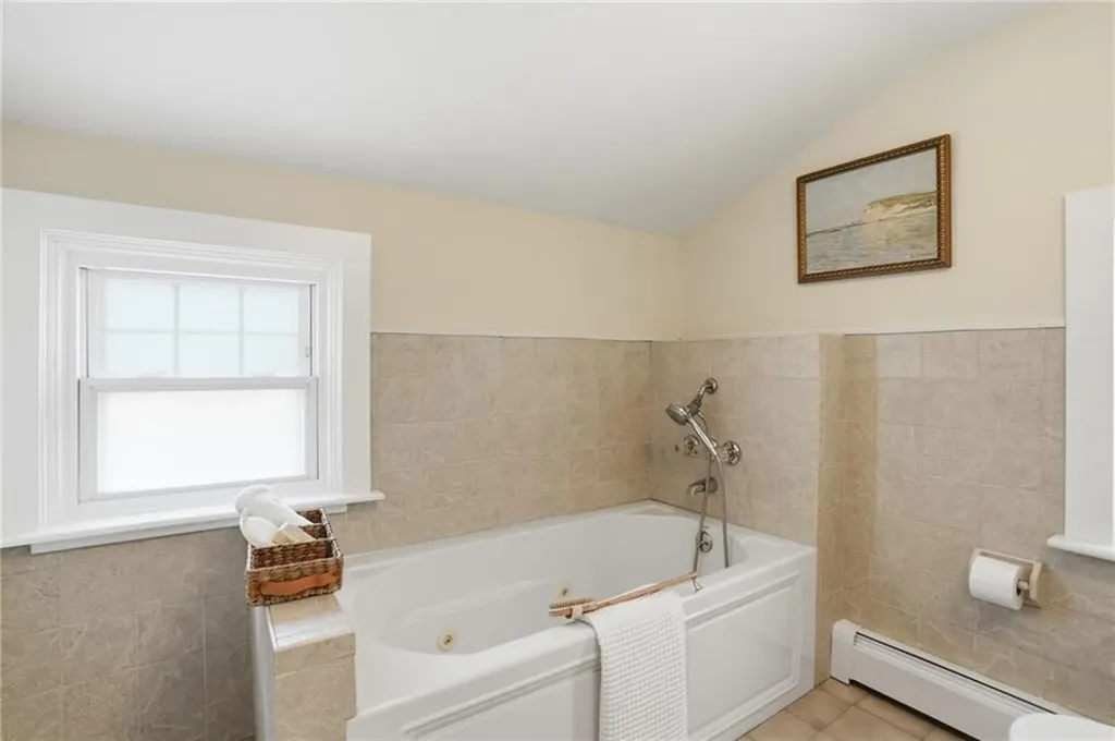 23 Richmond Avenue Barrington RI 02806