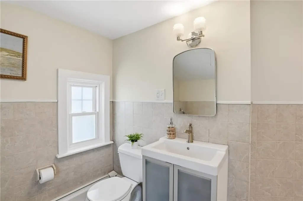 23 Richmond Avenue Barrington RI 02806