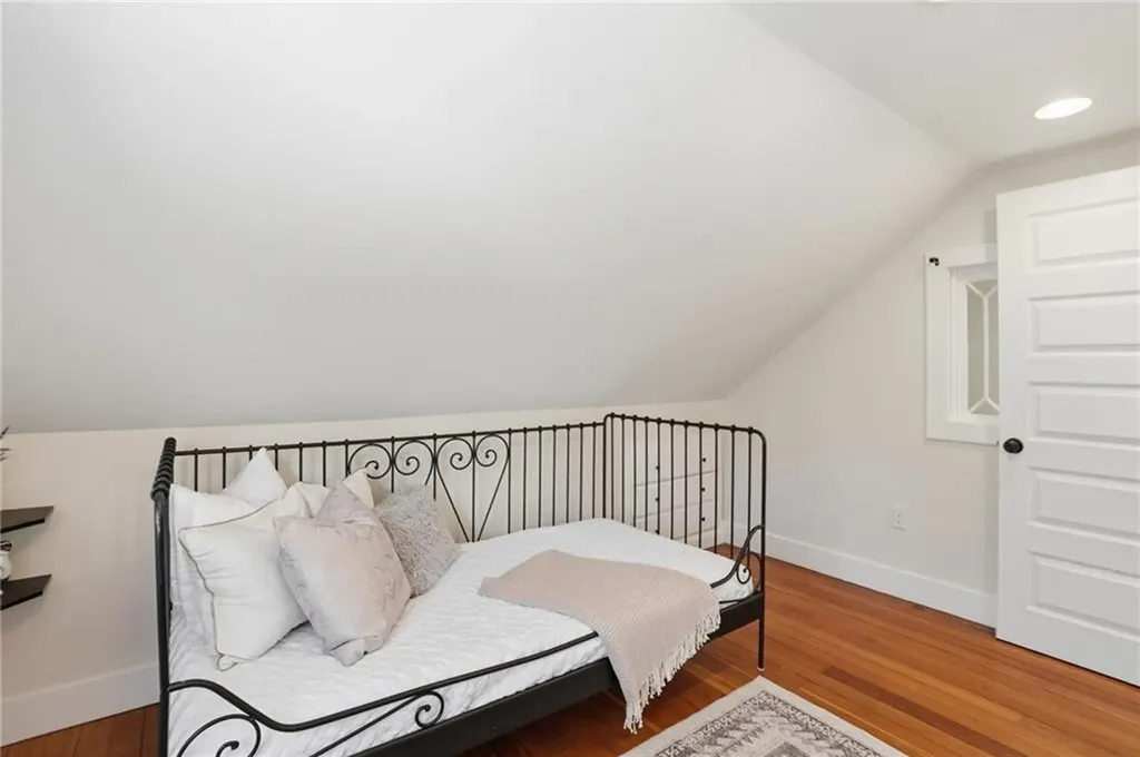 23 Richmond Avenue Barrington RI 02806