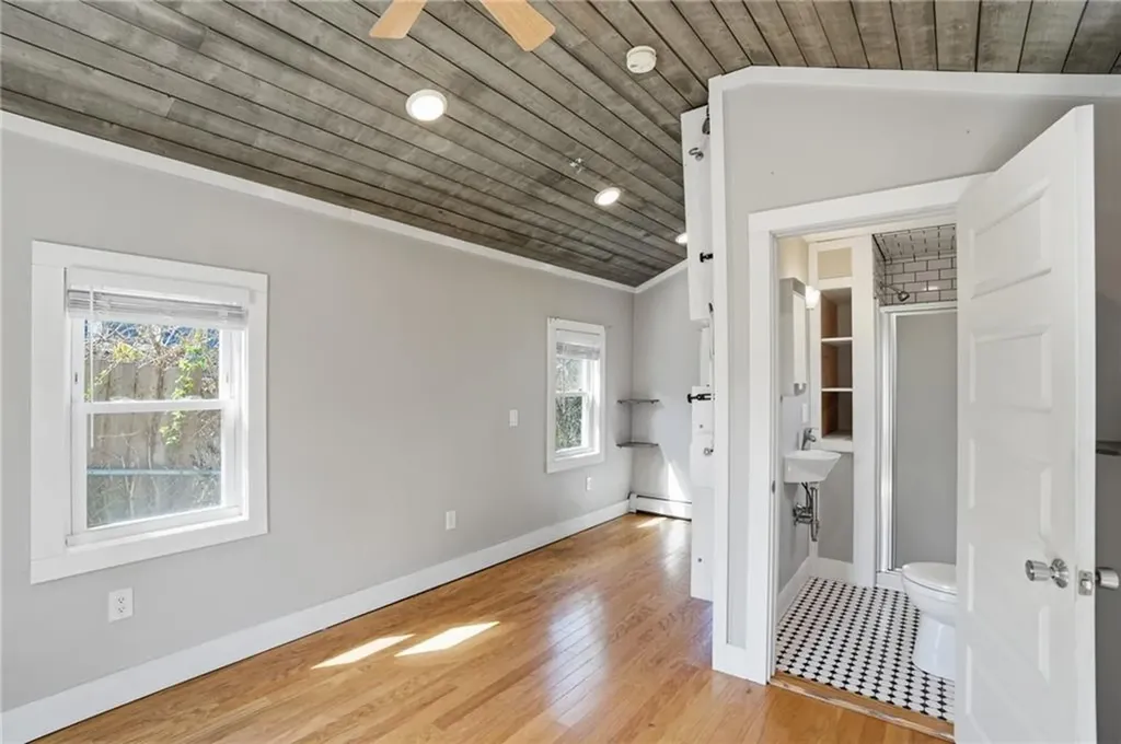 23 Richmond Avenue Barrington RI 02806