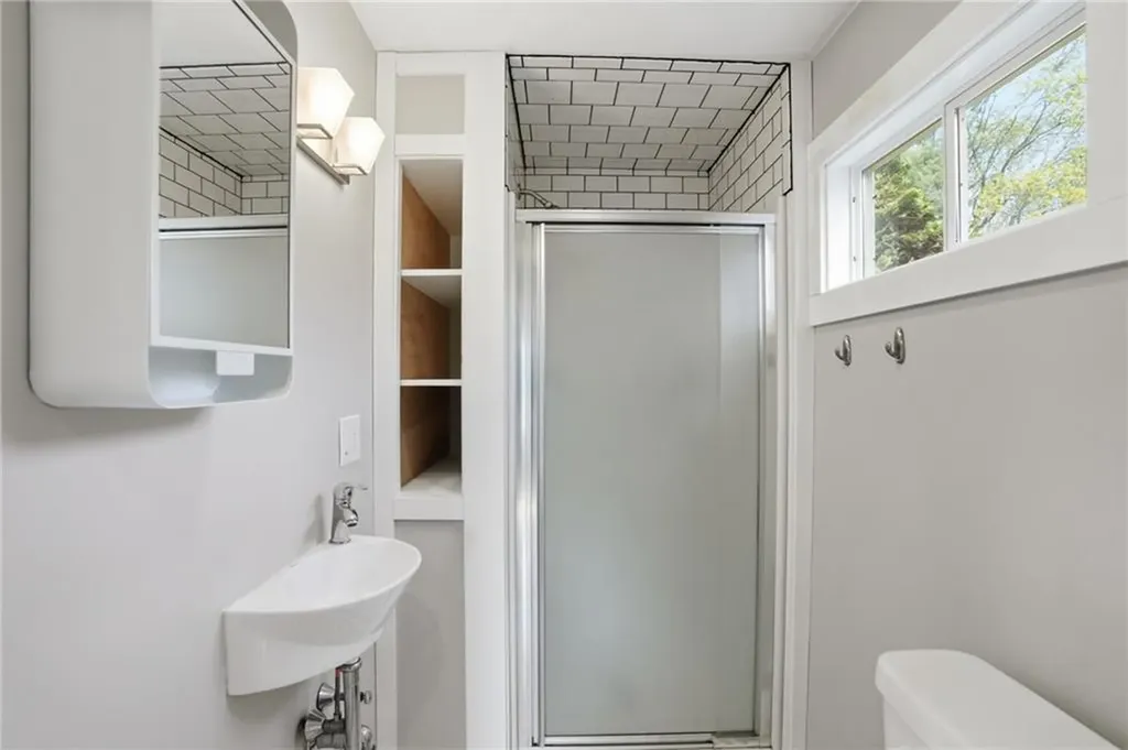 23 Richmond Avenue Barrington RI 02806