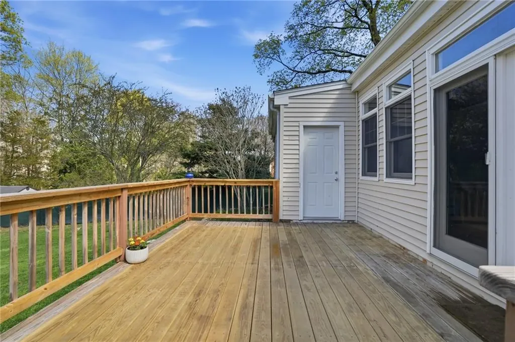 23 Richmond Avenue Barrington RI 02806
