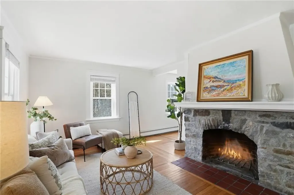 23 Richmond Avenue Barrington RI 02806