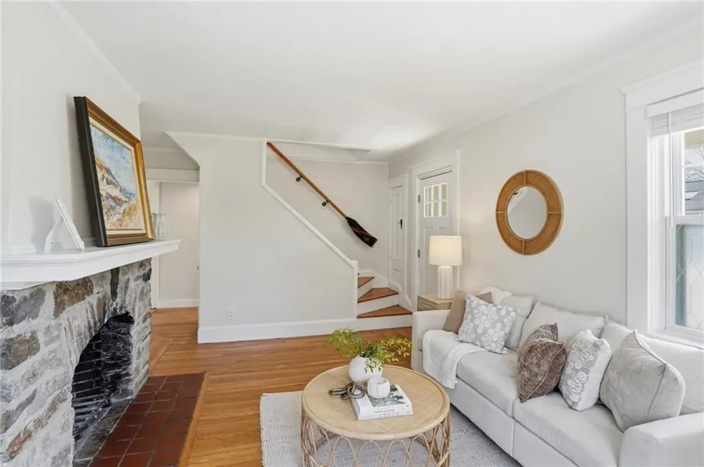 23 Richmond Avenue Barrington RI 02806
