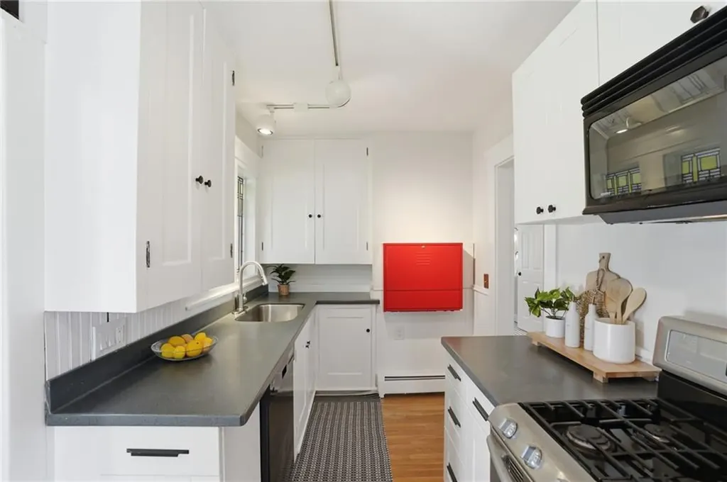 23 Richmond Avenue Barrington RI 02806