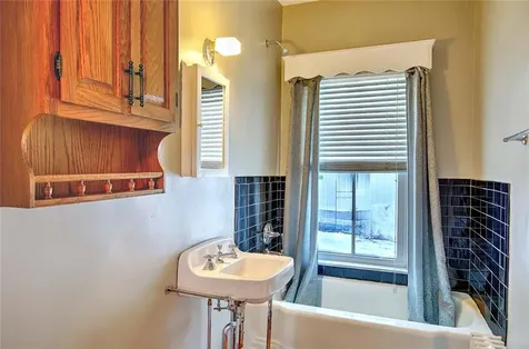 2952 East Main Road Portsmouth RI 02871