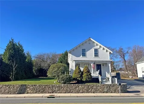 2952 East Main Road Portsmouth RI 02871