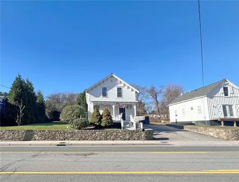 2952 East Main Road Portsmouth RI 02871