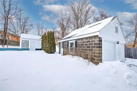 2952 East Main Road Portsmouth RI 02871