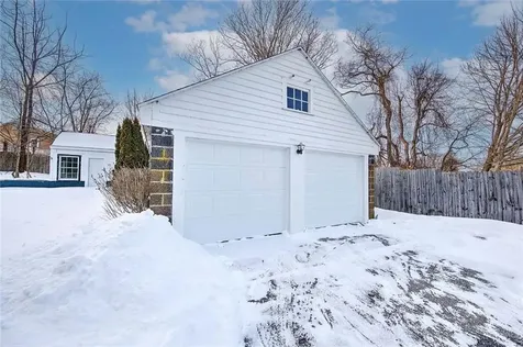 2952 East Main Road Portsmouth RI 02871