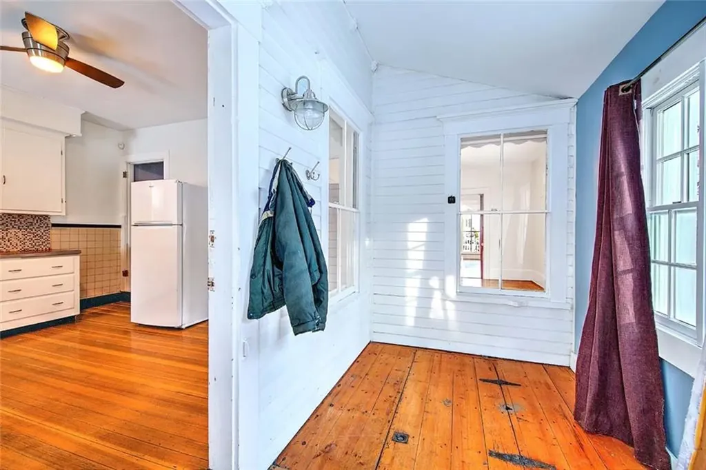 2952 East Main Road Portsmouth RI 02871