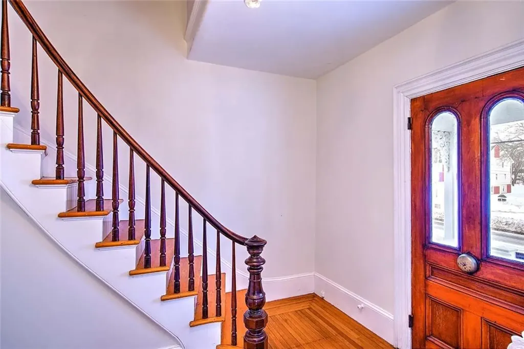 2952 East Main Road Portsmouth RI 02871