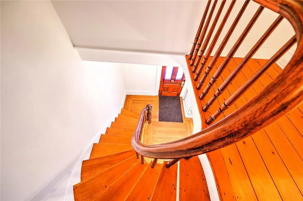 2952 East Main Road Portsmouth RI 02871