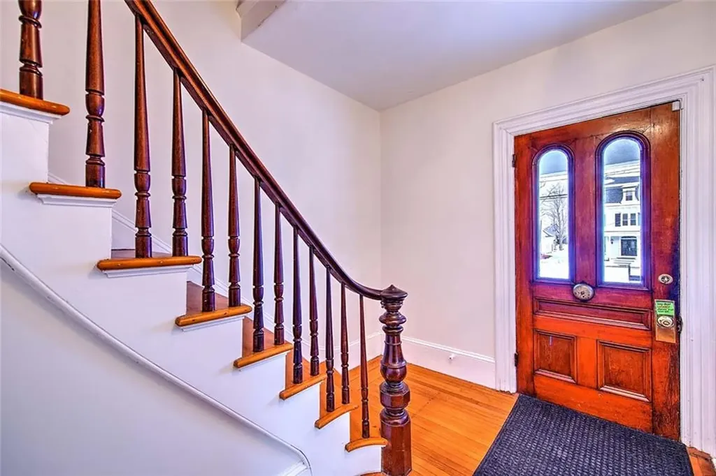 2952 East Main Road Portsmouth RI 02871