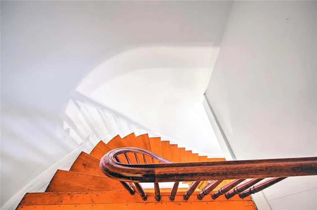 2952 East Main Road Portsmouth RI 02871