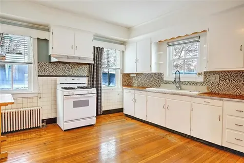 2952 East Main Road Portsmouth RI 02871