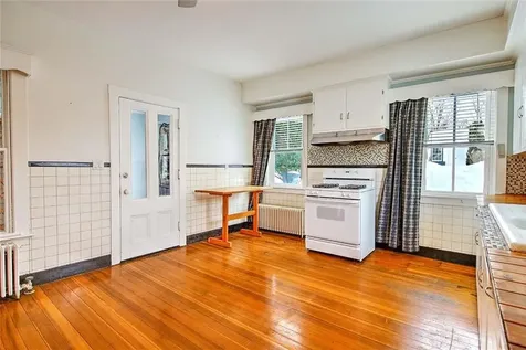 2952 East Main Road Portsmouth RI 02871