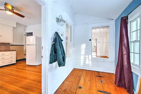 2952 East Main Road Portsmouth RI 02871