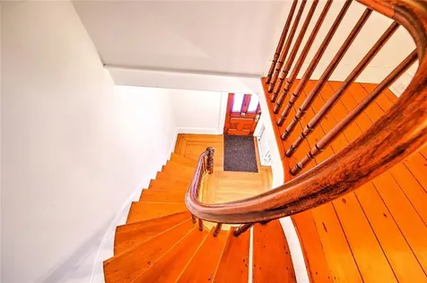 2952 East Main Road Portsmouth RI 02871