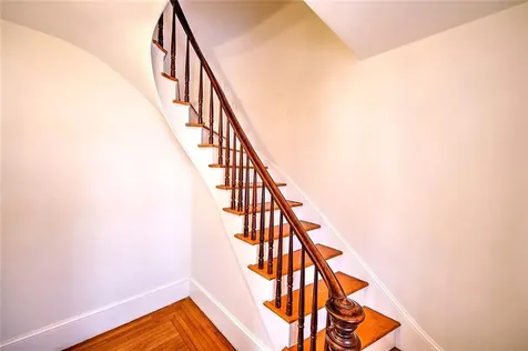 2952 East Main Road Portsmouth RI 02871