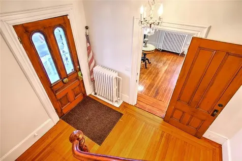 2952 East Main Road Portsmouth RI 02871