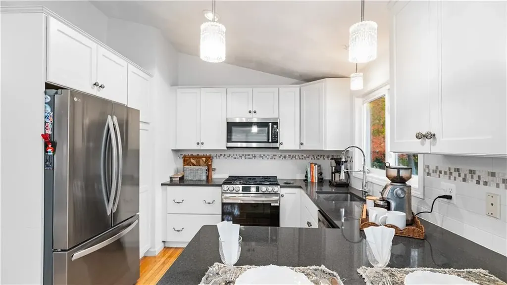 27 Great Oak Drive Warwick RI 02886