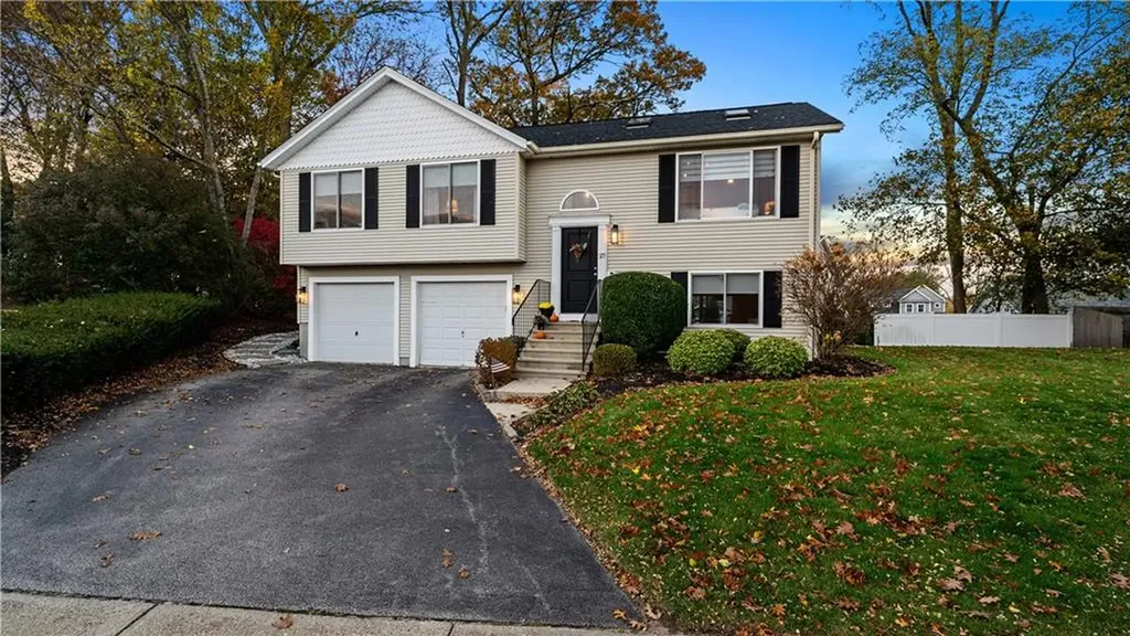 27 Great Oak Drive Warwick RI 02886