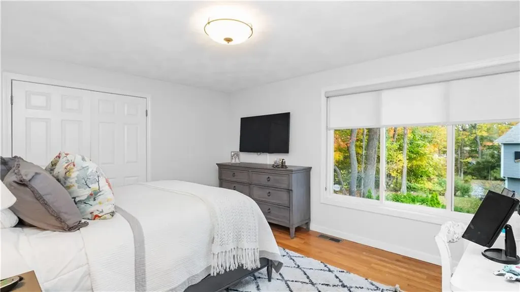 27 Great Oak Drive Warwick RI 02886