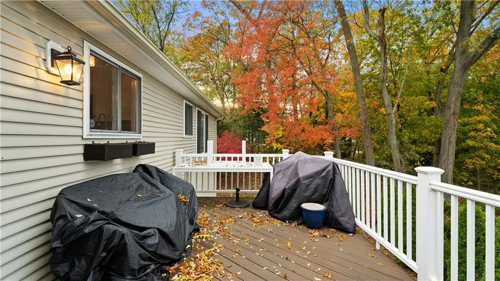 27 Great Oak Drive Warwick RI 02886